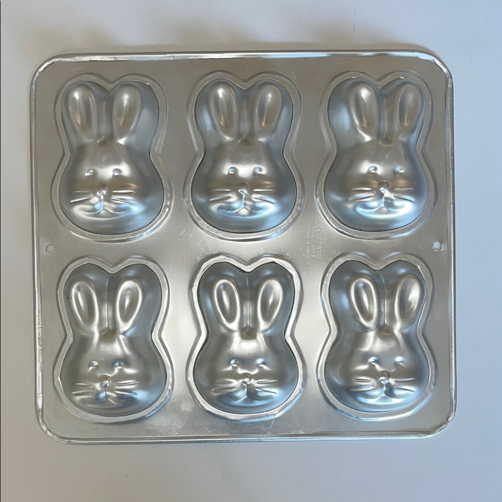 Vintage Wilton Easter Bunny Rabbit Mini Cake Pan 1992 2105-1426